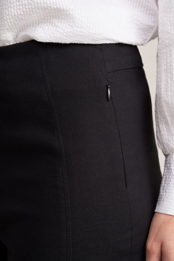 Seam Detail Tapered Pant – Black