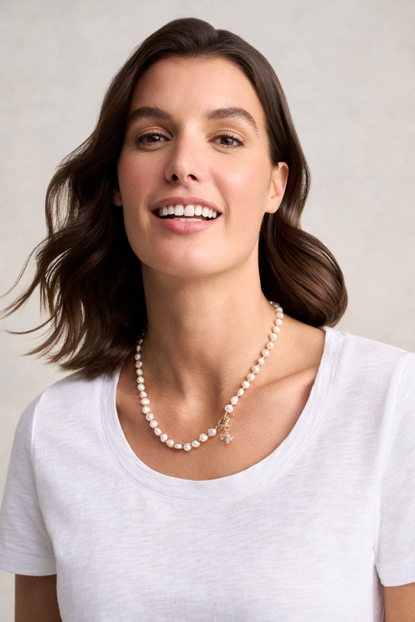 Bee Pearl Necklace – Cream