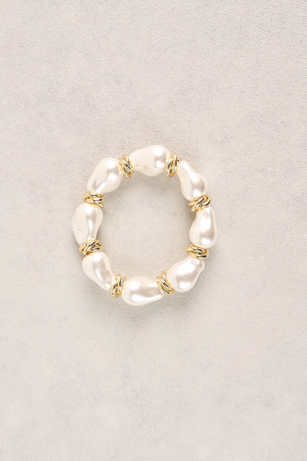 Statement Baroque Pearl Wrist - Gold