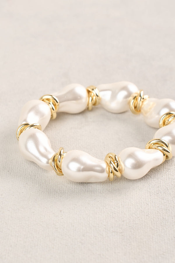 Statement Baroque Pearl Wrist - Gold