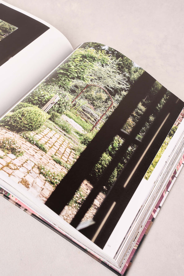 The Nature Of Decorating Book
