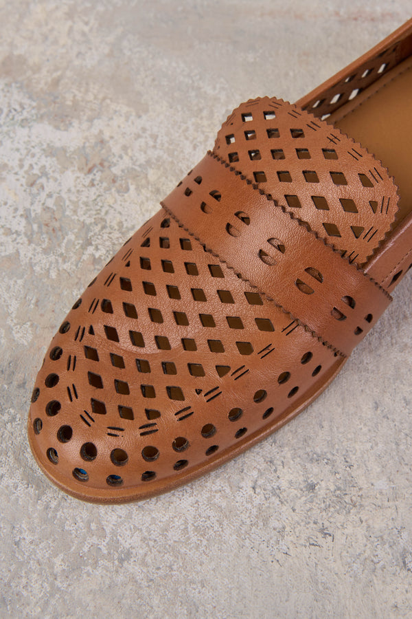 Hillary Heeled Loafer - Tan