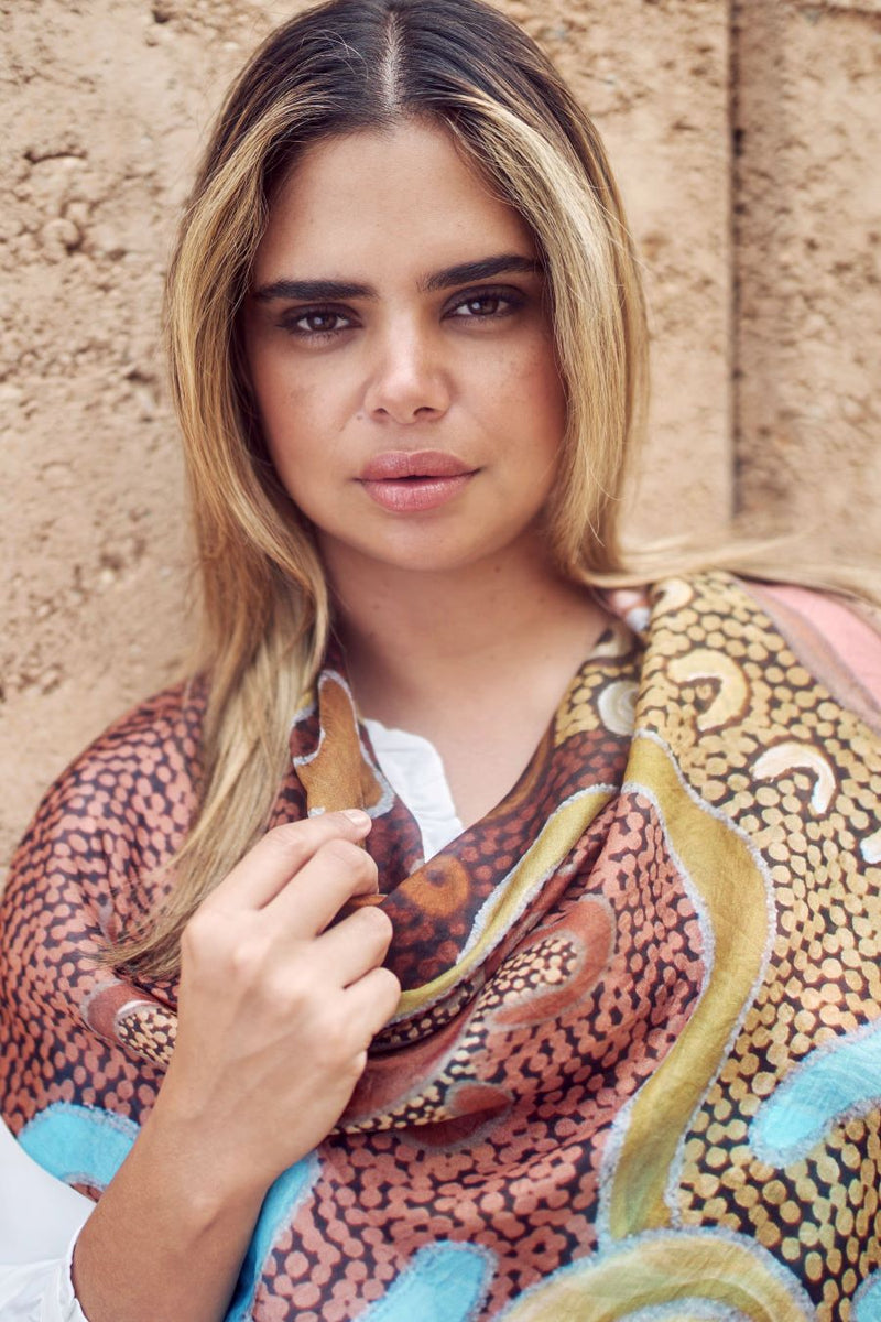 How to Style Your Scarf à la Française