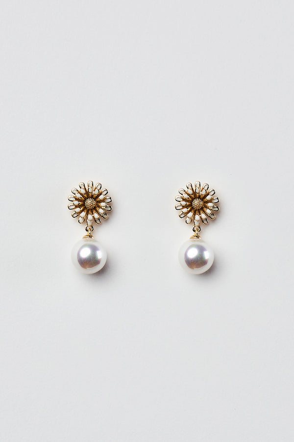 18K Gold Pearl Daisy Earrings