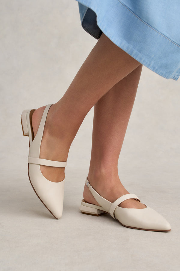 Elisa Pointed Flat - Ecru