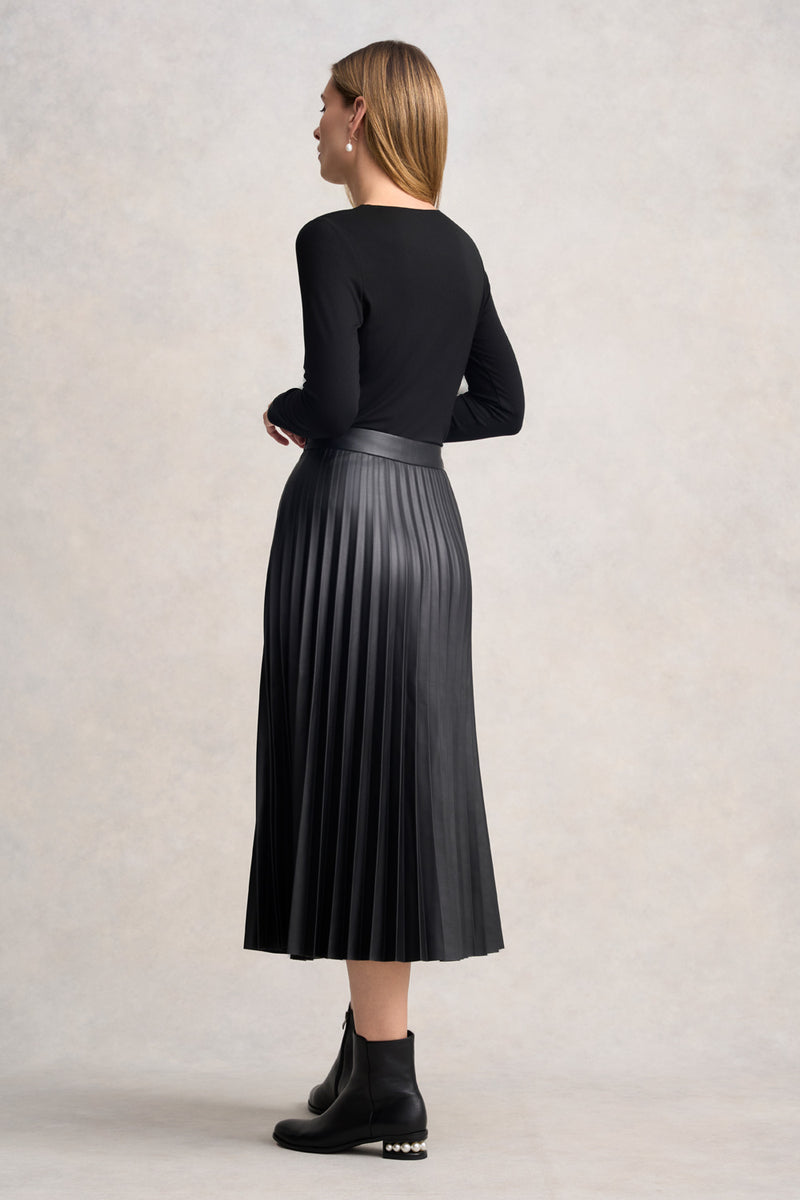 PLEATED FAUX LEATHER SKIRT - BLACK 
