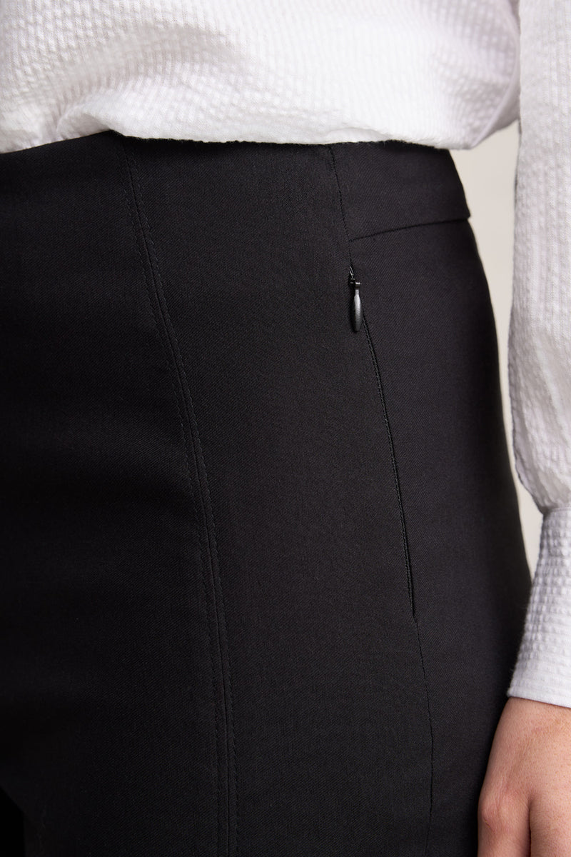 Seam Detail Tapered Pant – Black