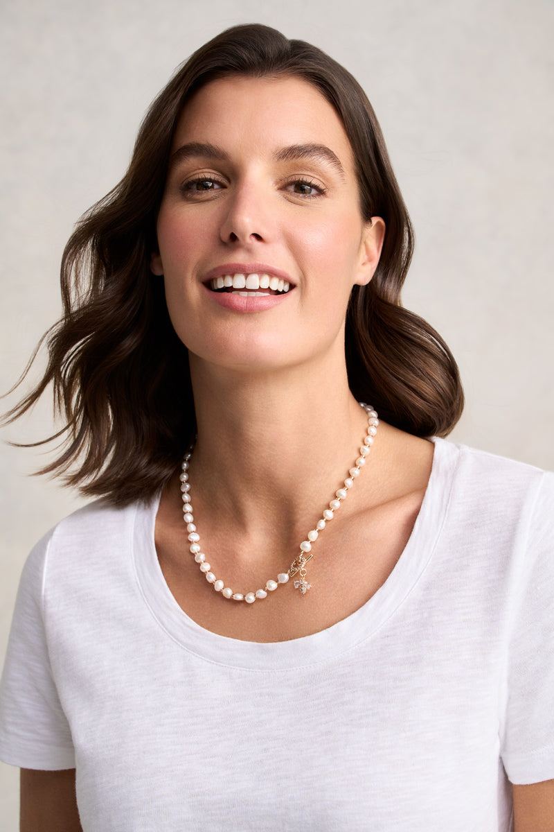 Bee Pearl Necklace – Cream