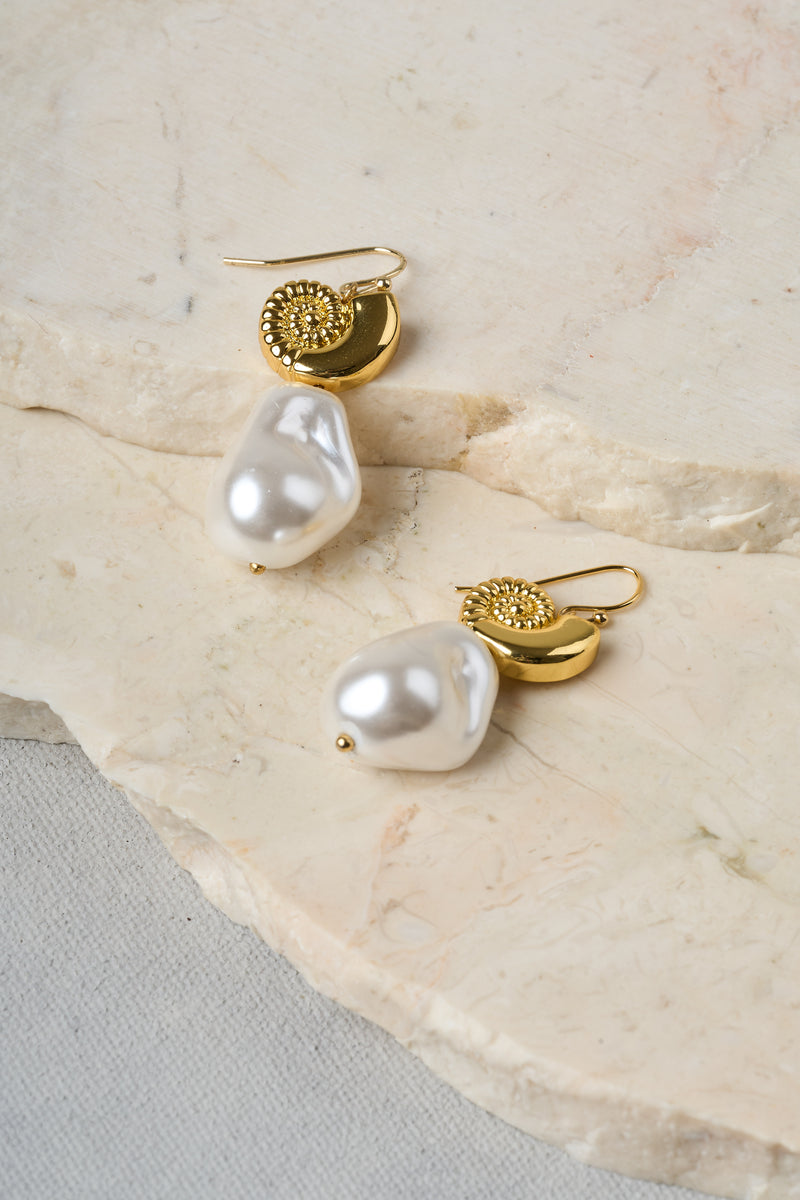 Pearl Shell Earrings Gold – Blue Illusion