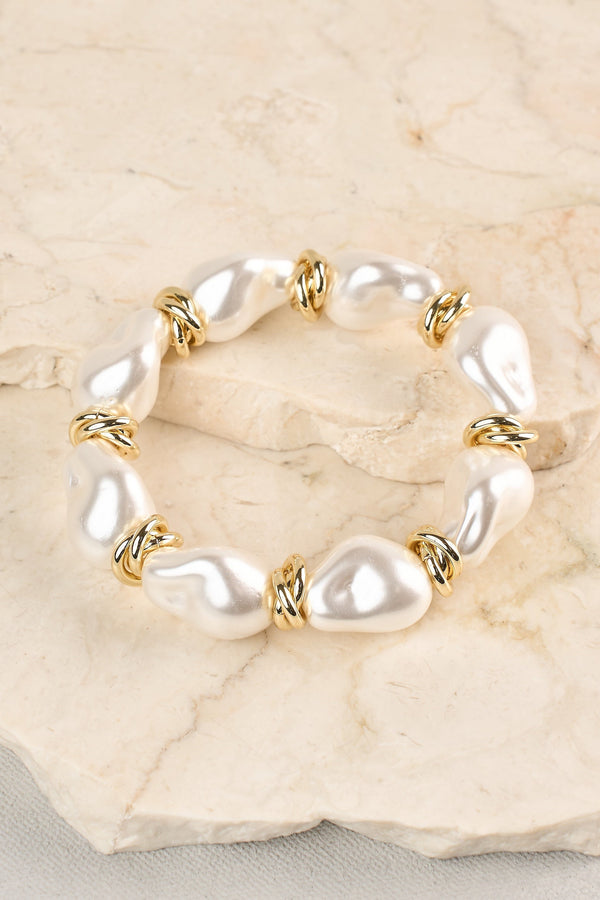 Statement Baroque Pearl Wrist - Gold