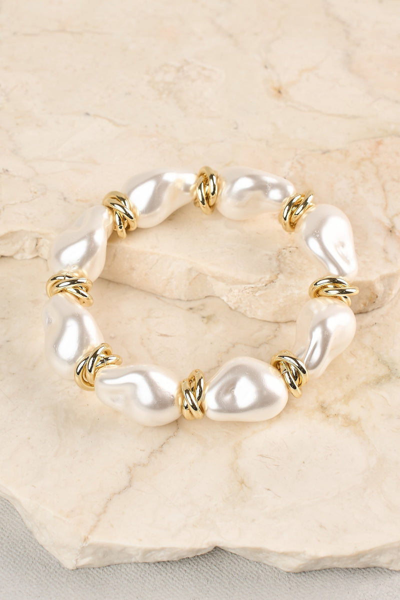 Statement Baroque Pearl Wrist - Gold