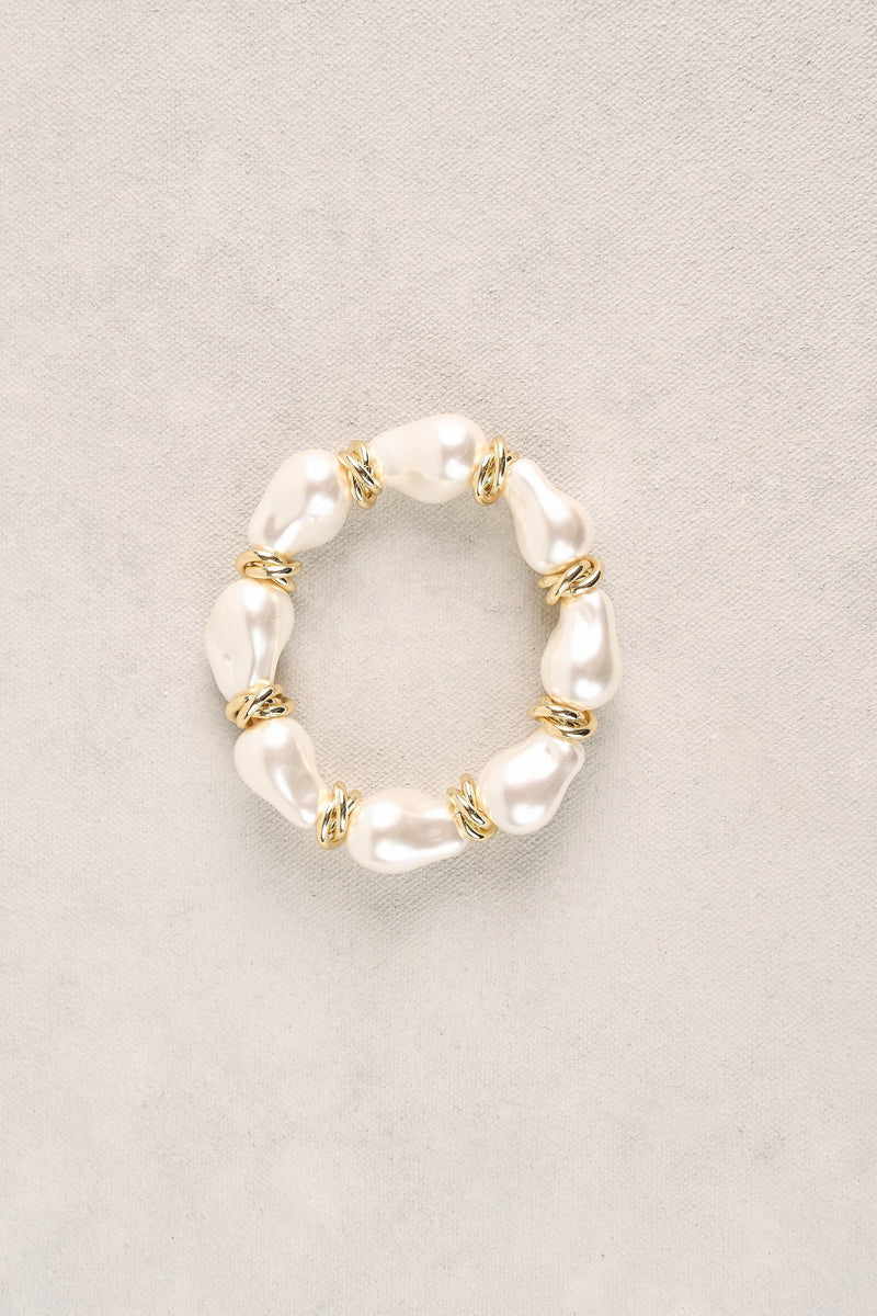 Statement Baroque Pearl Wrist - Gold
