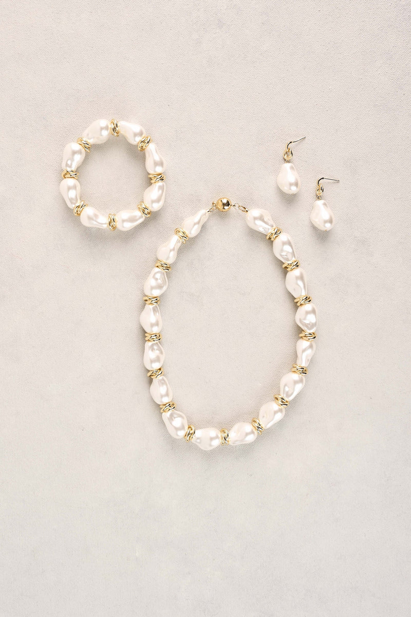 Statement Baroque Pearl Necklace - Gold