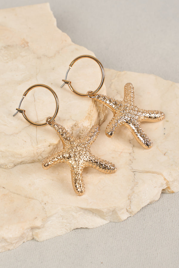 GOLD STARFISH PENDANT EARRINGS - GOLD