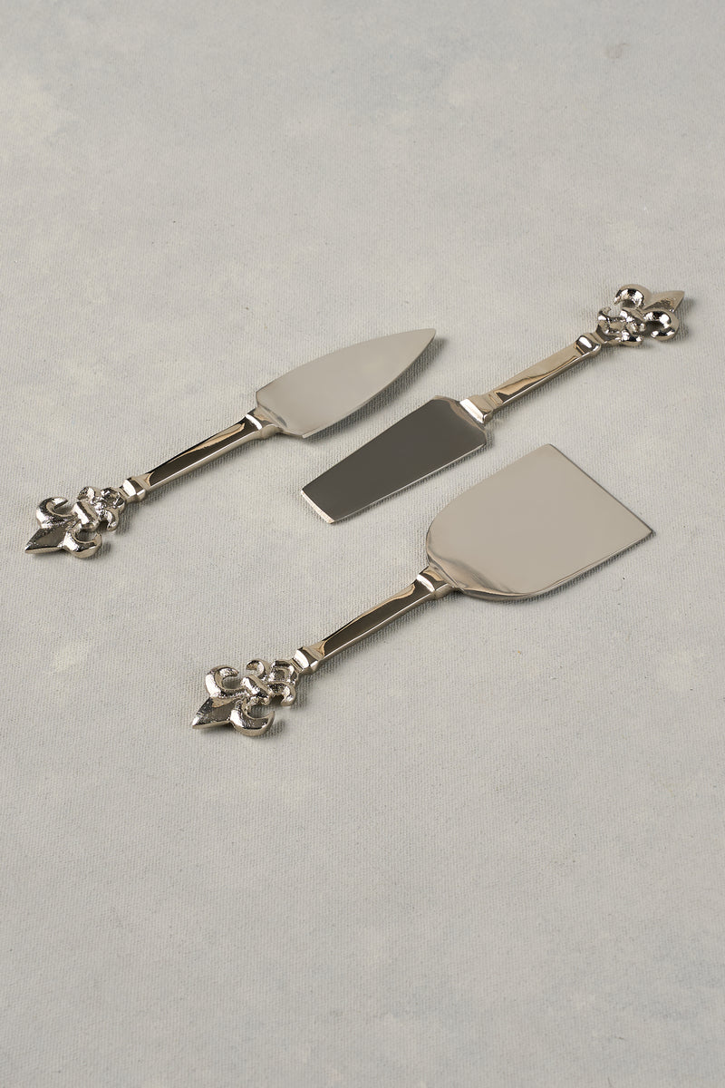 Fleaur De Lys Cheese Set - silver