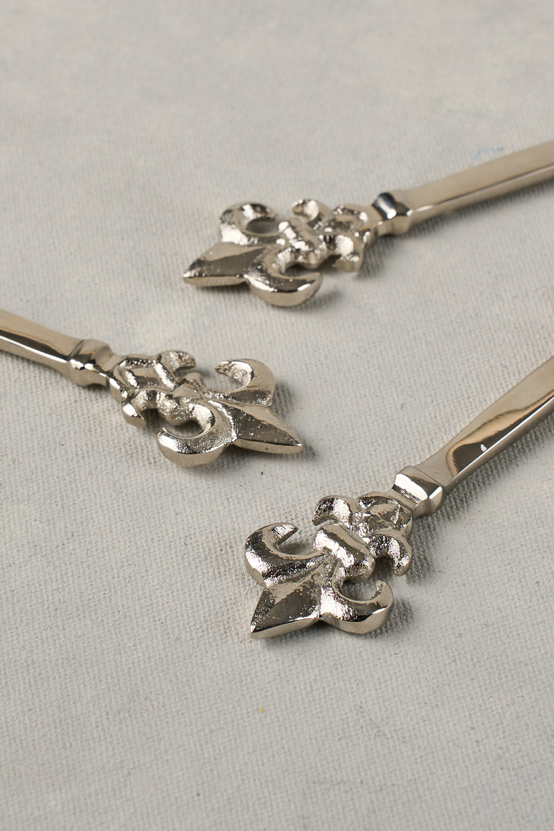 Fleaur De Lys Cheese Set - silver