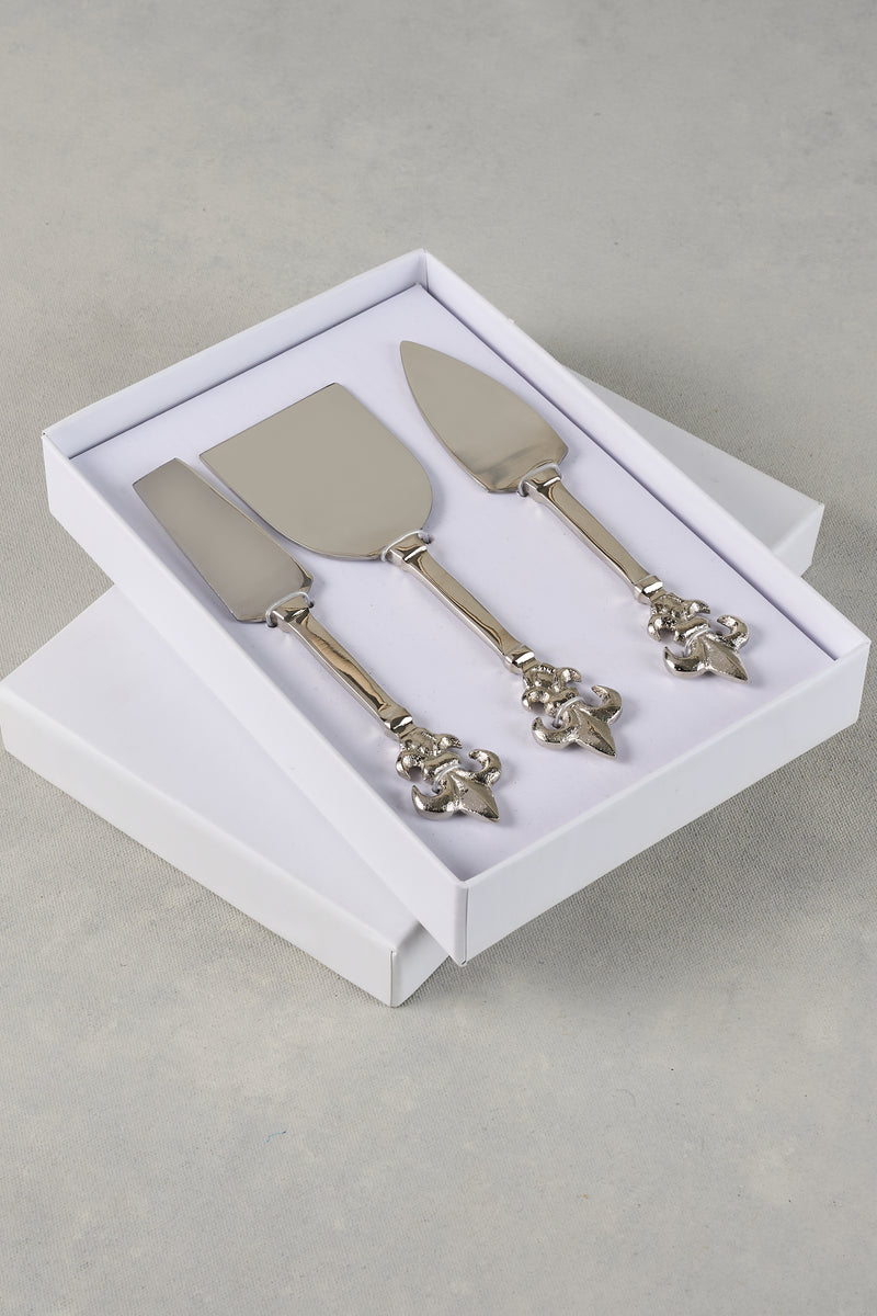 Fleaur De Lys Cheese Set - silver