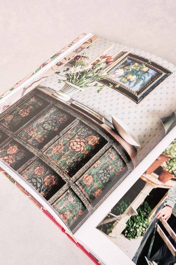 The Nature Of Decorating Book