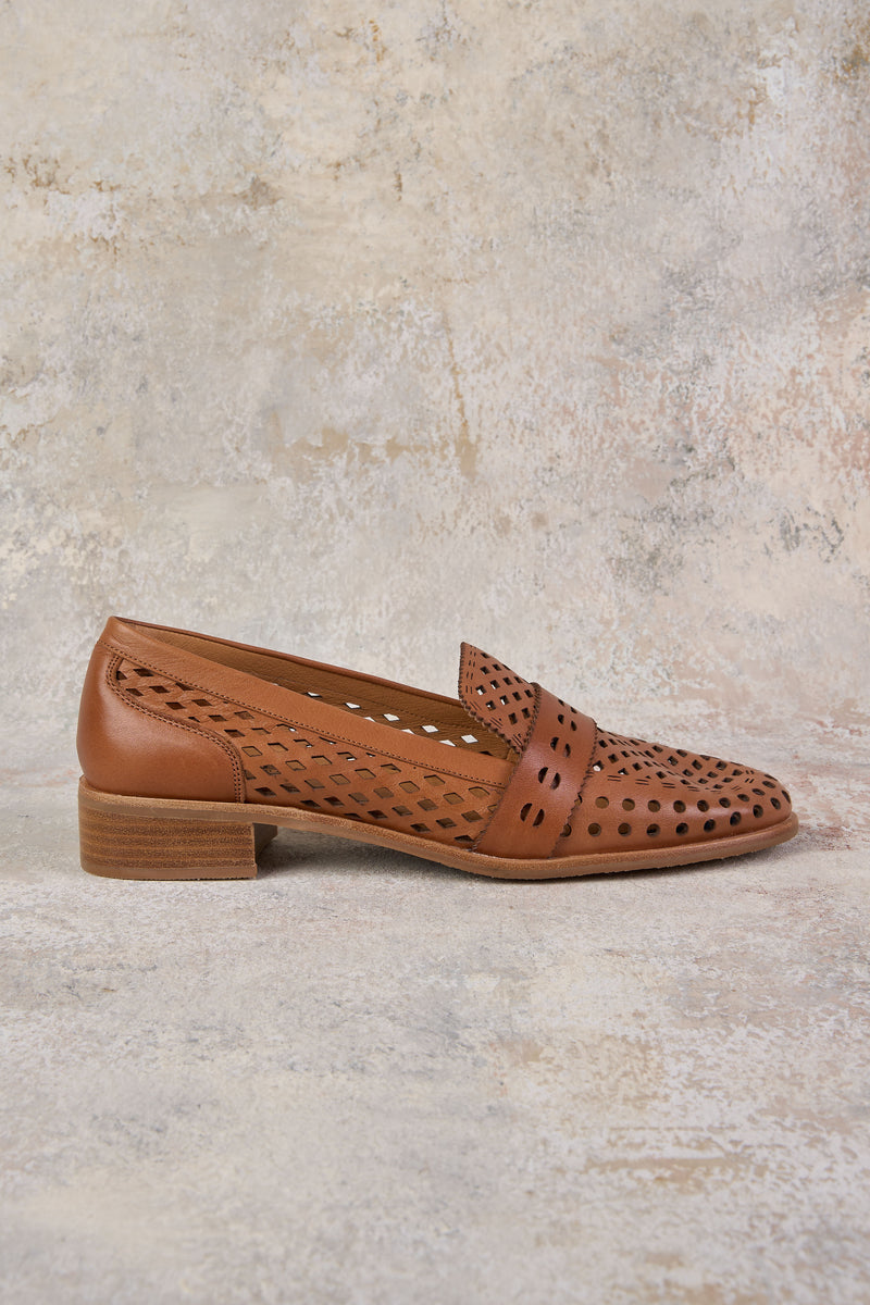 Hillary Heeled Loafer - Tan