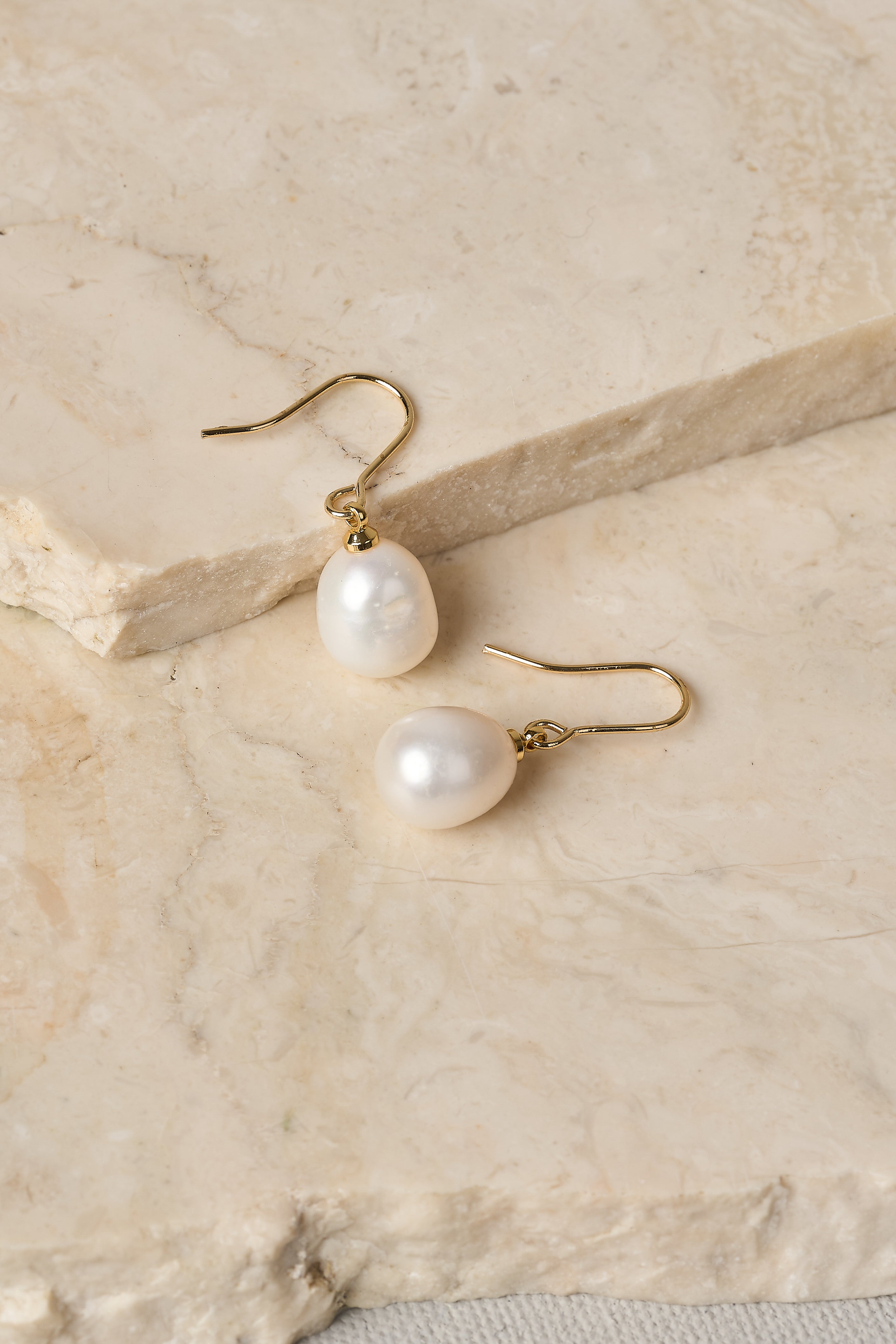 Pearl Drop Earrings White – Blue Illusion