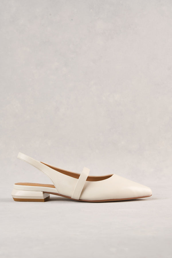 Elisa Pointed Flat - Ecru
