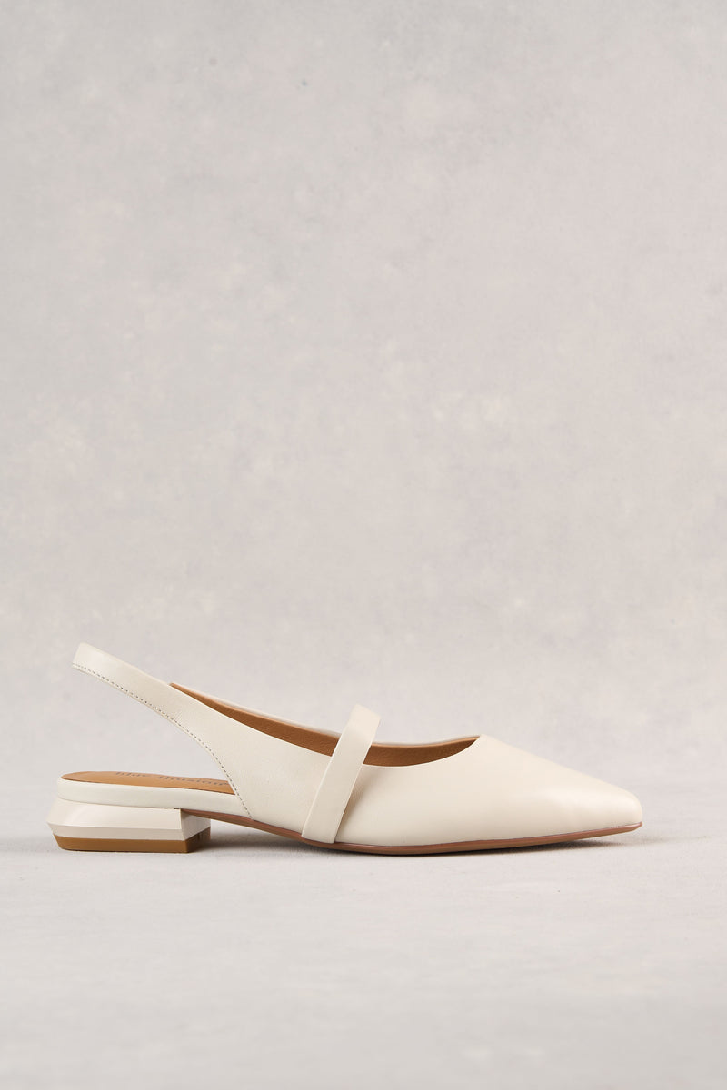 Elisa Pointed Flat - Ecru