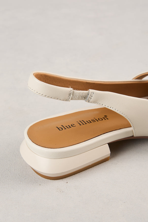 Elisa Pointed Flat - Ecru