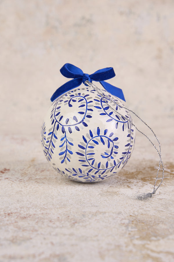 Seaside Swirl Bauble 4"