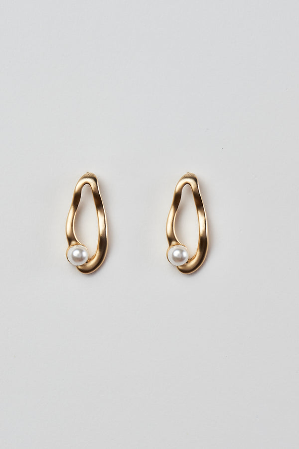 Gold Pearl Oval Earring